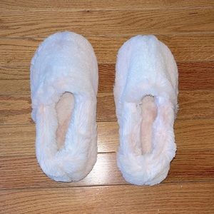 Women’s Pink Muk Luks Ayla Slippers